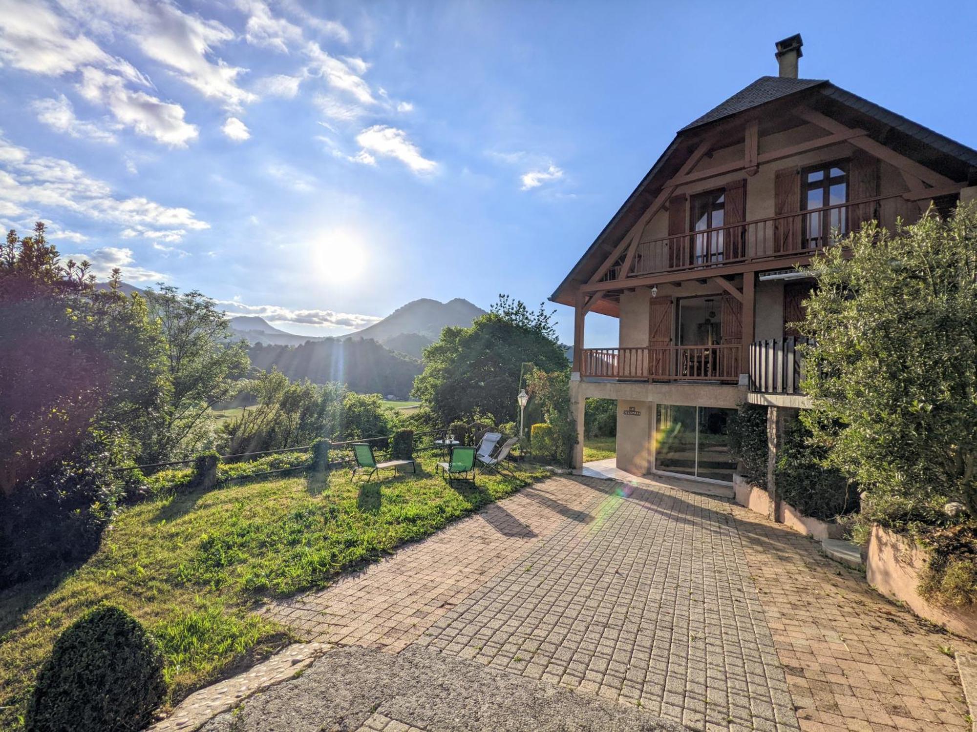 La Bigourdane Grand Gite Confortable & Spa Campan Exterior foto